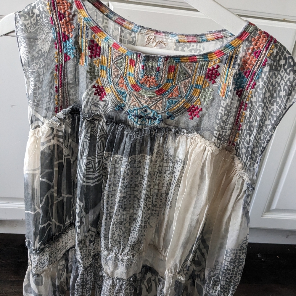 Johnny Was Biya Inka Silk Sheer Embroidered  Gray and Cream Too/Blouse XS - Picture 8 of 8
